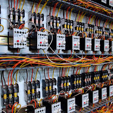 Termografia em painéis: a falha que aparece antes de queimar